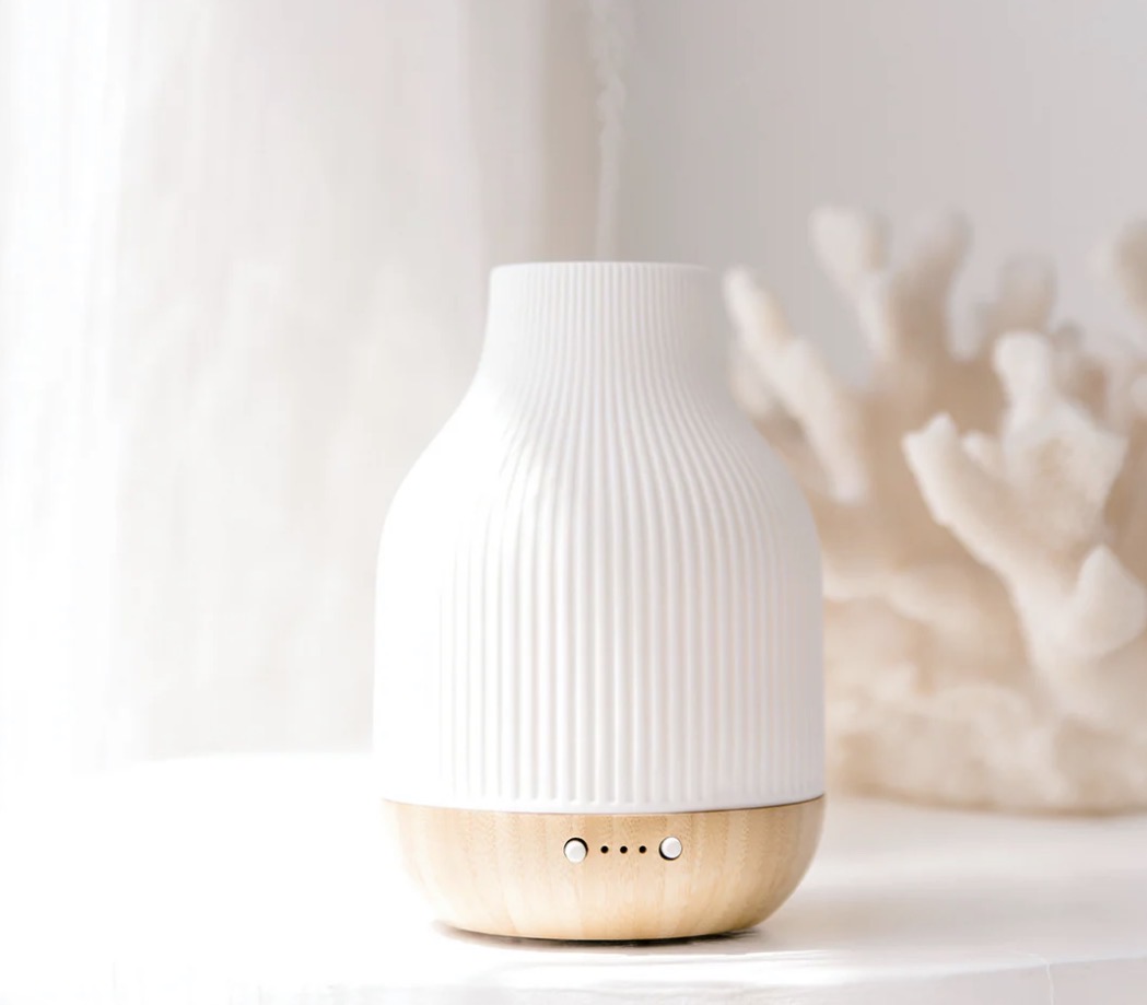 Costal white ceramic and bamboo ultrasonic diffuser